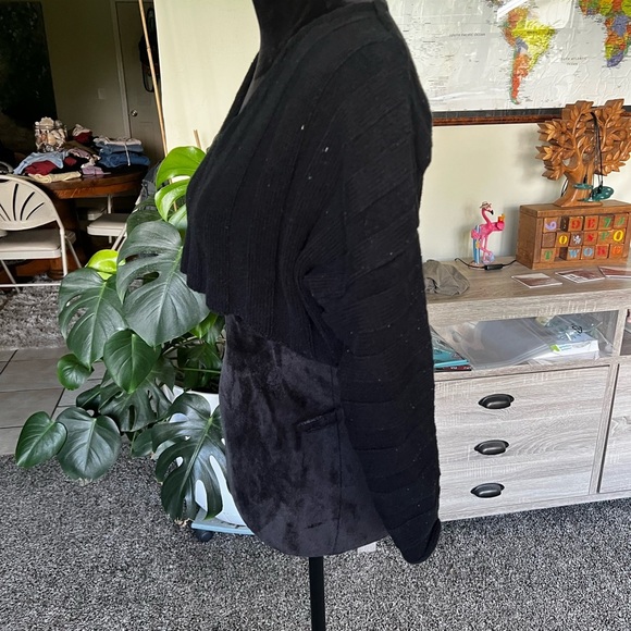 Forever 21 Classic Black V-Neck Sweater - Picture 2 of 6